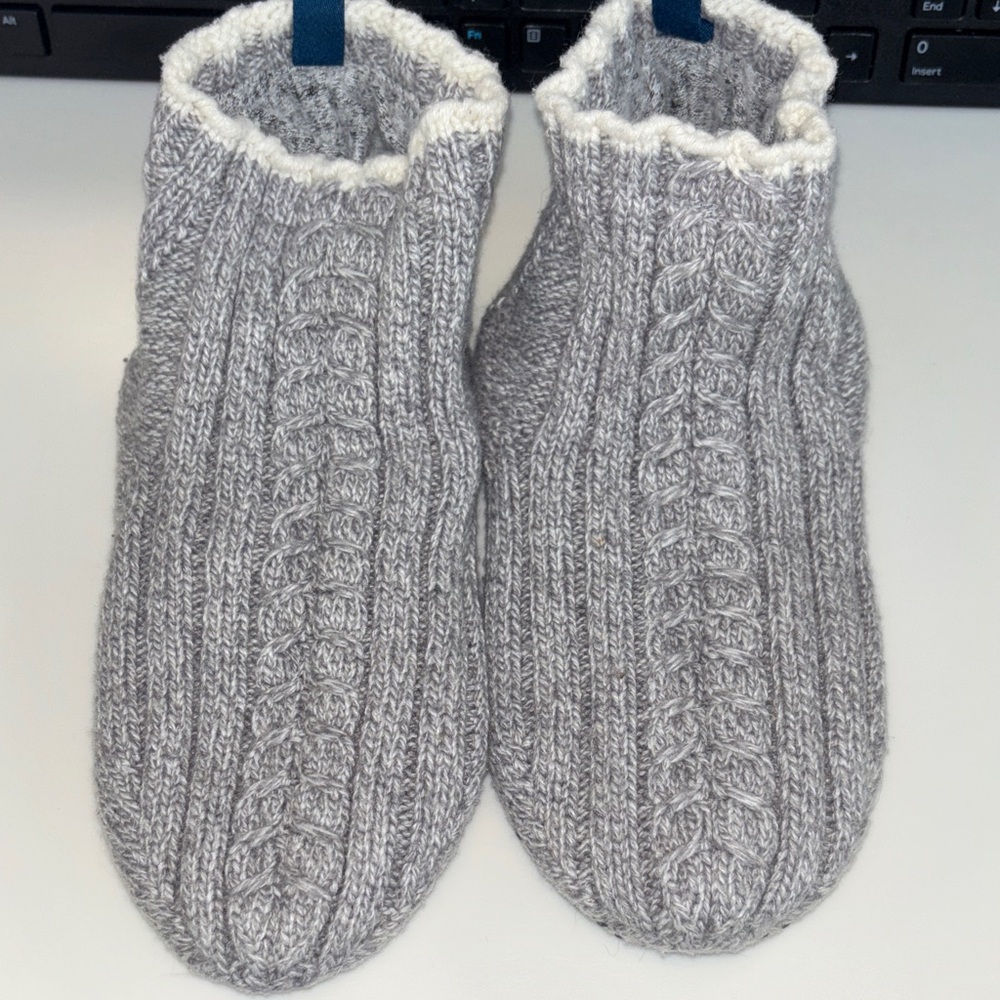 Bombas slipper grippy socks slippers M